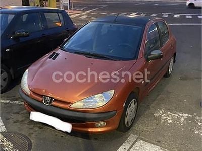 Usado Peugeot 206 75 CV (55 kW) 2000 Naranja Berlina