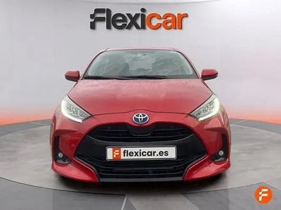 Begagnad Toyota Yaris Hybrid Active 116 HK (85 kW) 2023 Röd Sedan