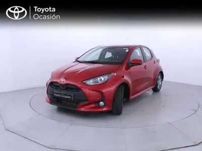 Usado Toyota Yaris Hybrid Active 116 CV (85 kW) 2025 Rojo Berlina