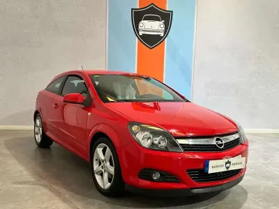Usado Opel Astra GTC Sport 115 CV (84 kW) 2008 Rojo Utilitario