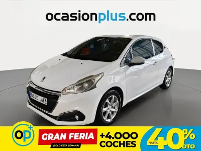 Usado Peugeot 208 Active 68 CV (50 kW) 2015 Blanco Utilitario