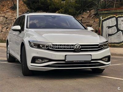 Usado VW Passat Executive 150 CV (110 kW) 2023 Blanco Familiar