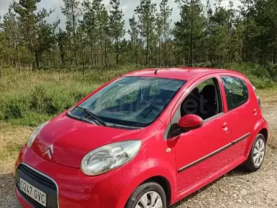 Usado Citroën C1 68 CV (50 kW) 2010 Rojo Utilitario