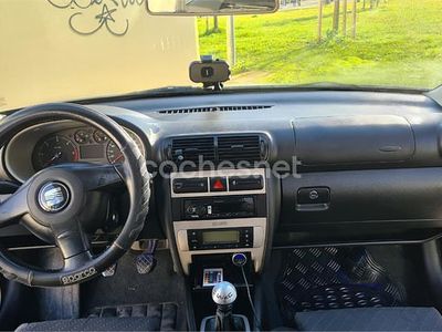 Usado Seat Leon Sport 110 CV (80 kW) 2005 Gris / plata Utilitario