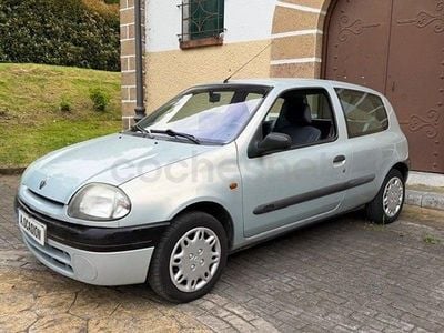 Begagnad Renault Clio II 75 HK (55 kW) 1999 Grå Sedan