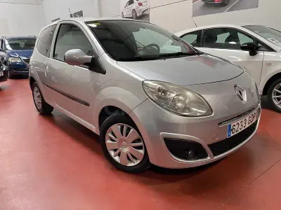 Usado Renault Twingo Authentique 65 CV (47 kW) 2007 Gris / plata Utilitario
