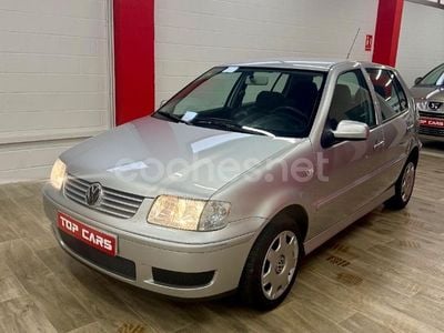 Gris / plata Usado 2002 VW Polo Highline Berlina | 3900 € (Caro)