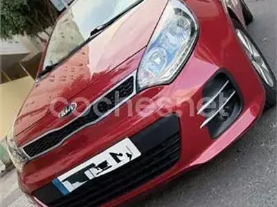 Usado Kia Rio 109 CV (80 kW) 2016 Rojo Utilitario