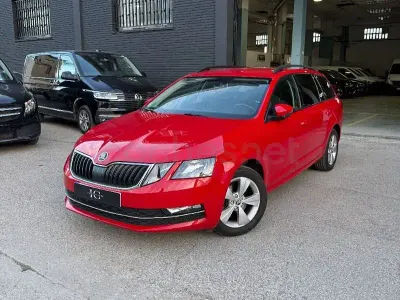 Usado Skoda Octavia Active 115 CV (84 kW) 2019 Rojo Familiar
