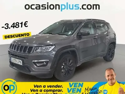 Usado Jeep Compass Night Eagle 131 CV (96 kW) 2021 Gris SUV