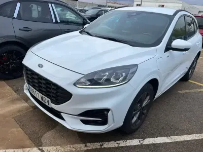 Usado Ford Kuga ST-Line 225 CV (165 kW) 2023 Blanco SUV