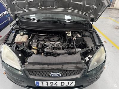 Usado Ford Focus Trend 100 CV (73 kW) 2005 Verde Berlina