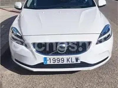 Usado Volvo V40 Momentum 120 CV (88 kW) 2018 Blanco Berlina