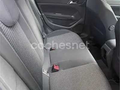 Usado Peugeot 308 Active 110 CV (80 kW) 2017 Negro Berlina