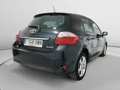 Begagnad Toyota Auris Active 126 HK (92 kW) 2010 Svart Halvkombi