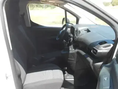 Usado Citroën Berlingo 76 CV (55 kW) 2021 Blanco Monovolumen