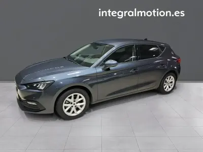 Usado Seat Leon Style 115 CV (84 kW) 2020 Gris