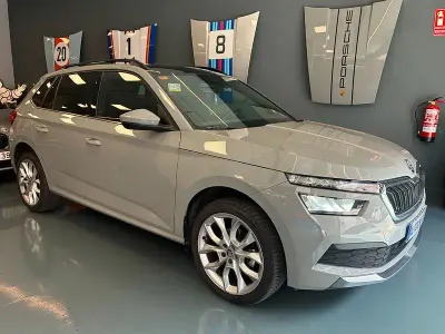 Usado Skoda Kamiq Sport 110 CV (80 kW) 2021 Gris / plata SUV