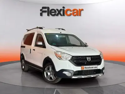 Usado Dacia Dokker Comfort 95 CV (69 kW) 2020 Blanco Monovolumen