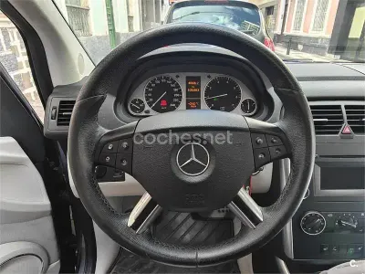 Usado Mercedes B170 116 CV (85 kW) 2009 Gris / plata Monovolumen