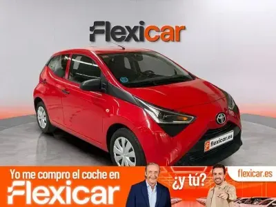 Usado Toyota Aygo X-play 72 CV (52 kW) 2022 Rojo