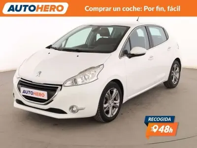 Usado Peugeot 208 Allure 82 CV (60 kW) 2014 Blanco Utilitario