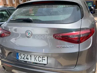Usado Alfa Romeo Stelvio Super 180 CV (132 kW) 2017 Gris / plata SUV
