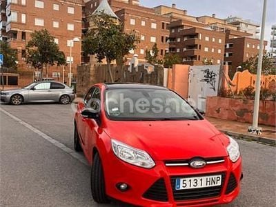 Usado Ford Focus Trend 100 CV (73 kW) 2013 Rojo Berlina