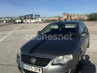 Usado VW Passat Trendline 140 CV (102 kW) 2005 Gris / plata Berlina