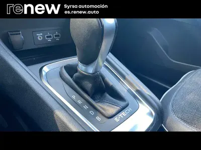 Usado Renault Captur 160 CV (117 kW) 2022 Rojo SUV
