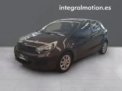Usado Kia Rio 85 CV (62 kW) 2013 Marrón