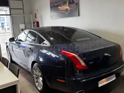 Usado Jaguar XJ Portfolio 275 CV (202 kW) 2015 Azul Berlina