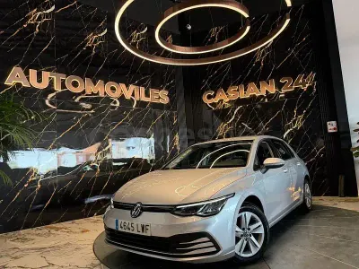 Usado VW Golf VIII Life 115 CV (84 kW) 2022 Gris / plata Berlina
