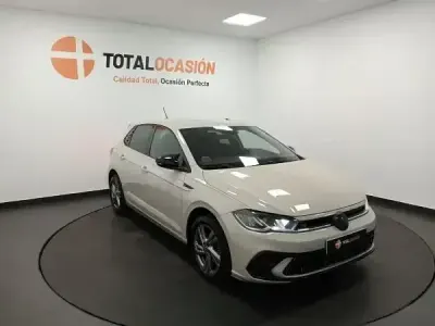 Używany VW Polo R-line 95 KM (69 kW) 2023 Beżowy Sedan/Limuzyna