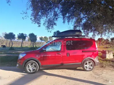 Usado Dacia Dokker Essentiel 95 CV (69 kW) 2021 Rojo Monovolumen