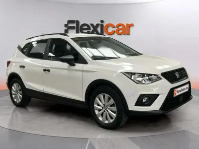 Usado Seat Arona Ecomotive 95 CV (69 kW) 2021 Blanco SUV