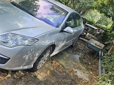 Usado Renault Laguna III Dynamique 130 CV (95 kW) 2009 Gris / plata Berlina