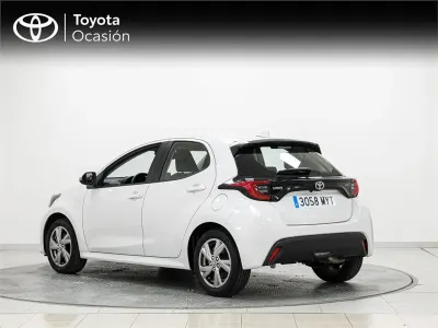 Usado Toyota Yaris Hybrid Active 116 CV (85 kW) 2025 Negro