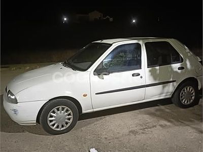 Blanco Usado 1998 Ford Fiesta Berlina | 1600 €