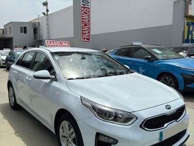 Usado Kia Ceed 120 CV (88 kW) 2021 Blanco Utilitario