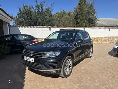 Second-hand VW Touareg 262 CP (192 kW) 2017 Albastru SUV