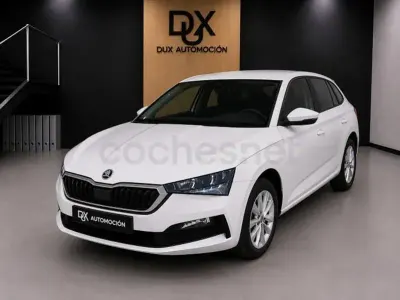 Usado Skoda Scala Ambition 95 CV (69 kW) 2023 Blanco Utilitario
