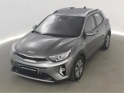 Usado Kia Stonic 101 CV (74 kW) 2025 Gris SUV