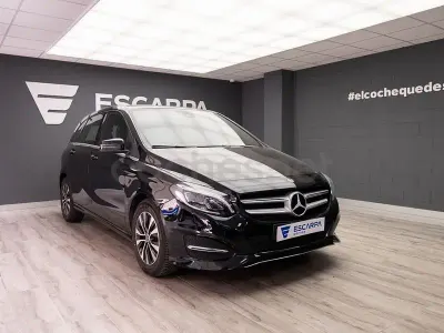 Usado Mercedes B200 156 CV (114 kW) 2017 Negro Utilitario