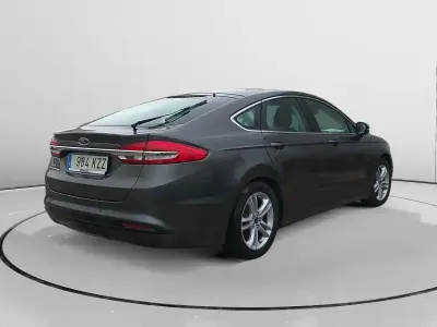 Usado Ford Mondeo Titanium 165 HP (121 kW) 2019 Cinzento Sedan