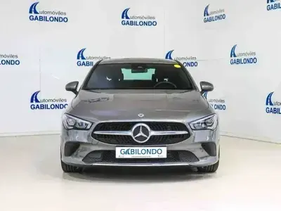 Usado Mercedes CLA180 114 CV (83 kW) 2021 Gris Berlina