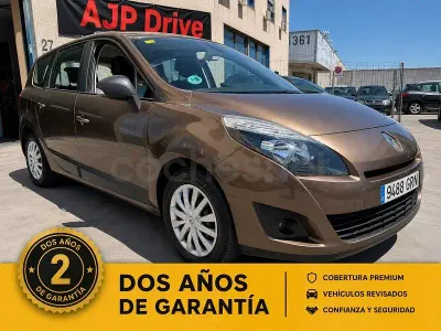 Usado Renault Grand Scénic Expression 110 CV (80 kW) 2010 Beige Monovolumen