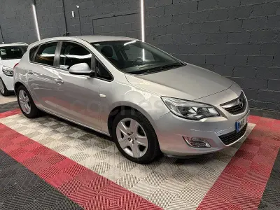 Usado Opel Astra Sportive 110 CV (80 kW) 2012 Gris / plata Berlina