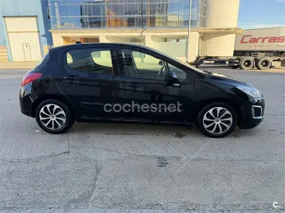 Usado Peugeot 308 Active 112 CV (82 kW) 2012 Negro Berlina