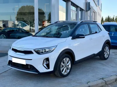 Usado Kia Stonic 101 CV (74 kW) 2022 Blanco SUV